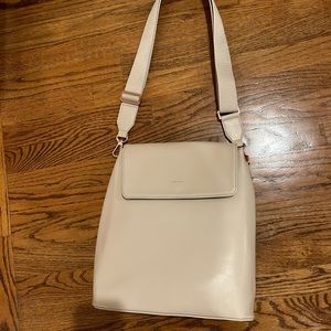 Matt and Nat Beige Leather fold over bag with strap options 🌸🌸